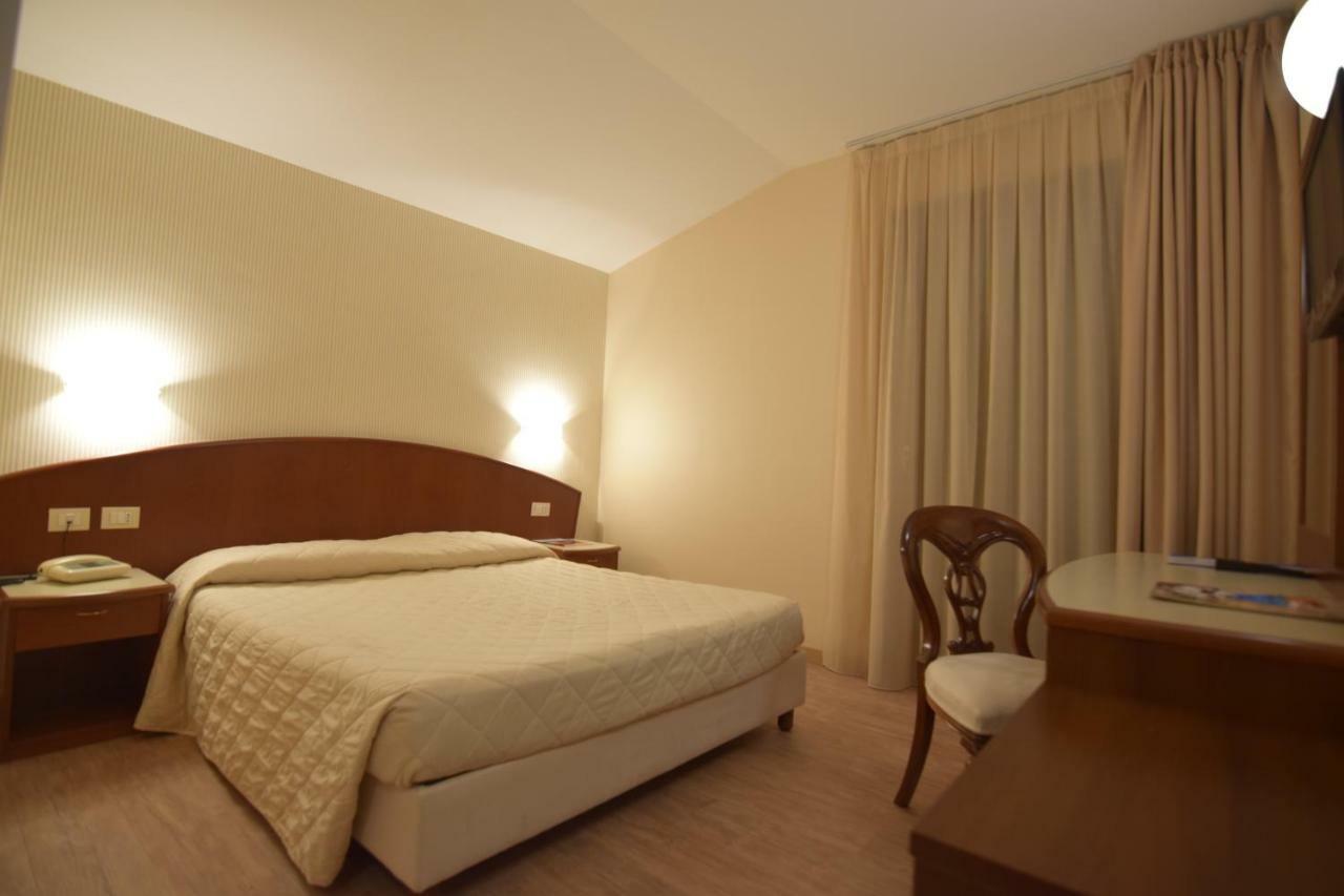 Hotel Roma Garda  Exterior photo
