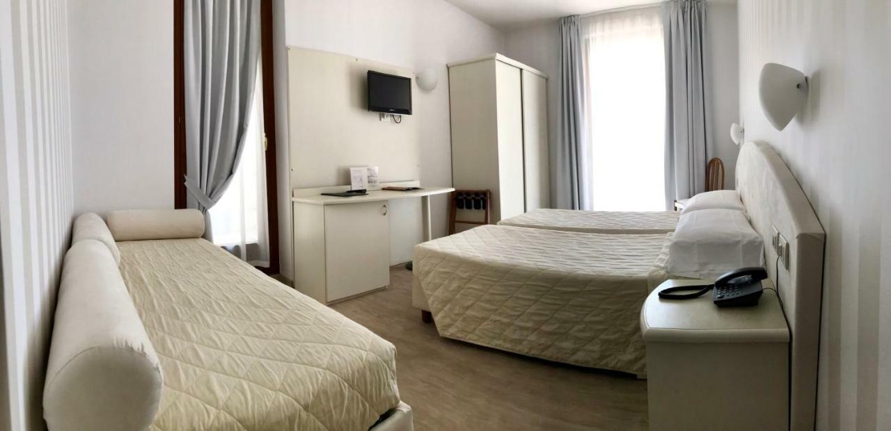 Hotel Roma Garda  Exterior photo