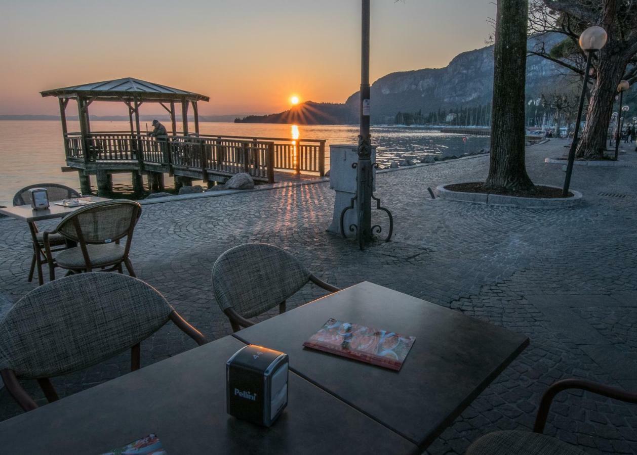 Hotel Roma Garda  Exterior photo