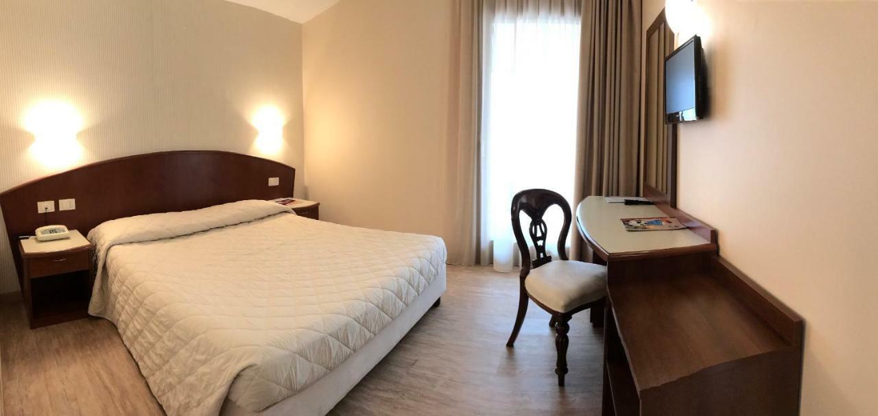 Hotel Roma Garda  Exterior photo
