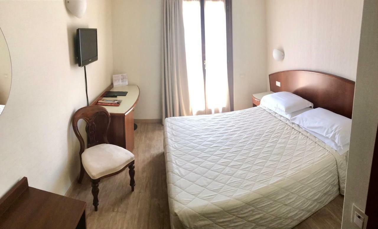 Hotel Roma Garda  Exterior photo